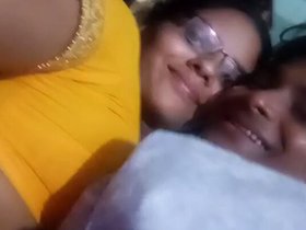 Bhabhi reaches ecstasy during passionate encounter