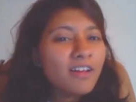 Lankan girlfriend records a video for her lover with oral assistance