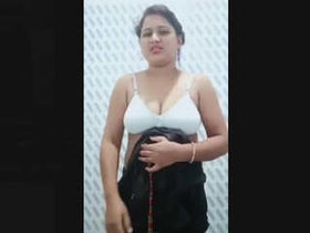 Desi beauty flaunts her assets in steamy video