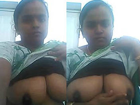 Indian aunt reveals her alluring breasts and applies pressure