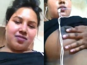 Charming Indian beauty showcases her ample bosom on camera