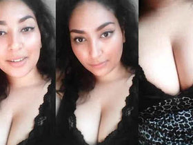 Indian beauty flaunts her big boobs in a steamy video recording