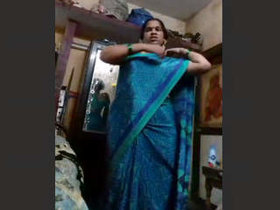 Enjoy a leaked video of a curvy Tamil auntie being vigorously penetrated