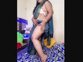 Geeta's intimate home performance on camera