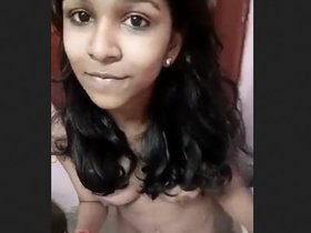 Indian beauty records herself flaunting her seductive physique for her boyfriend