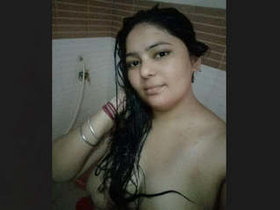 Indian wife's revealing self-portraits in the nude