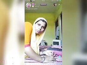 Desi MILF shares XXX video with all online lovers of Indian MMCs
