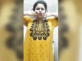 Maal Desi Bhabhi shoots XXX video of her getting naked on camera