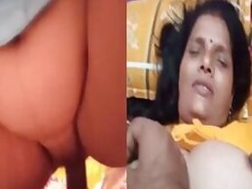 Horny mature Desi calls XXX buddy to properly fuck her vagina