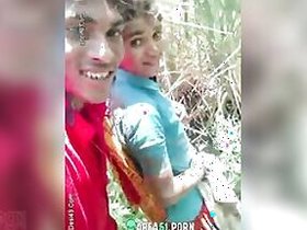 Indian XXX scandals Desi village lover outdoor kisses
