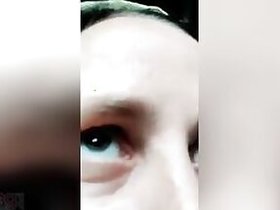 Amateur model exposes her pussy on camera and rubs it with her fingers for Desi fans