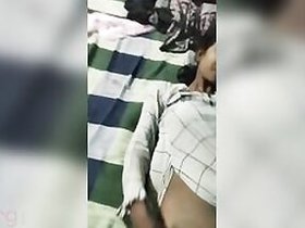 Happy Indian XXX girl gives blowjob with her boyfriend MMS