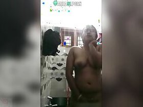 Caught a slutty lady masturbating fast in the shower, desi mms scandal