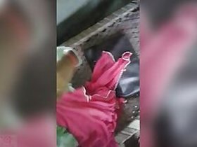 Desi the cutie has oral sex with her boyfriend on his farm