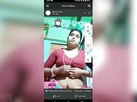 Fat Desi bhabhi demonstrates her soft XXX breasts for amateur hd porn video