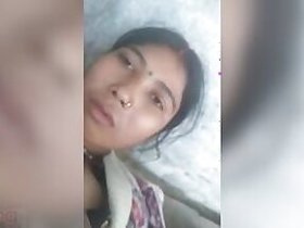A desi nymphomaniac doesn't need furniture to enjoy a XXX set