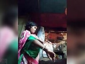Bangladeshi village mom demonstrates big XXX tits in hot Desi video