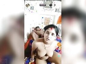 Newlywed couple Desi shoots MMS video of them having a XXX session