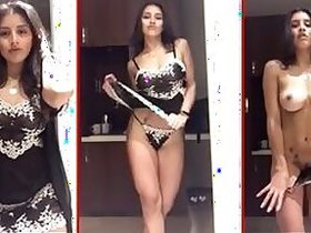 Bengali young bhabhi nude MMS video shared online by her secret lover