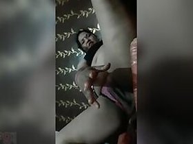 Older aunt masturbates her cunt on webcam for selfies