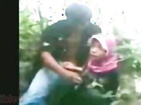 Desi sex video of Nepalese adult teenage couple outdoors