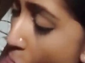 Indian girl devours her boyfriend's cock in hotel room