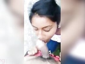 Telugu Nadu Desi girl's open sex film on blowjob