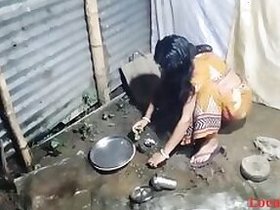 Desi man sees his pretty wife and drills her XXX cunt from behind