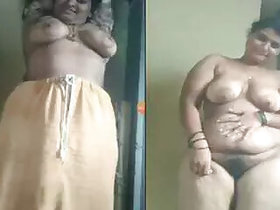Super hot bhabhi shoots nighttime nude viral video