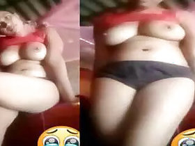Rustic Indian woman shows her naked figure on camera
