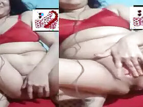 Bangladeshi Bhabhi licks pussy and jerks off with fingers Viral MMS