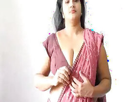 Damn sexy Bhabhi from behind
