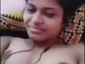 Desi girl shows her boobs on VK