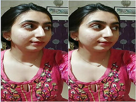 Sexy Girl Paki Shows Her Boobs