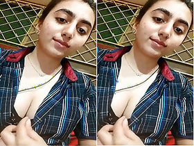 Sexy Girl Paki Shows Her Boobs Part 2
