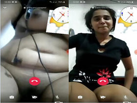 Pretty Girl Shows Her Tits and Pussy On Facebook