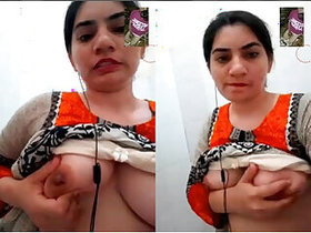 Paki Bhabhi Shows Her Boobs And Pussy To Lover In VK Part 1