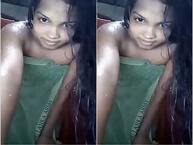 Lankan Girl Shows Tits and Pussy