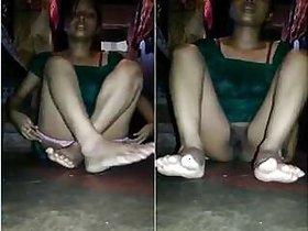 Desi Girl Shows Her Wet Pussy