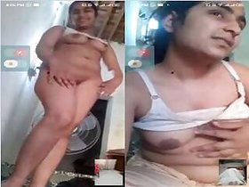 Paki Girl Shows Her Naked Body and Jerks Her Fingers Part 2