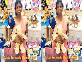 Lankan Girl Shows Tits
