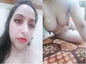Lusty Paki Bhabhi Records Nude Selfies Part 2