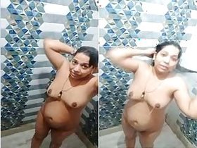 Desi Bhabhi Bathing Part 2