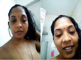 Desi Bhabhi Tapes Her Selfies For Lover