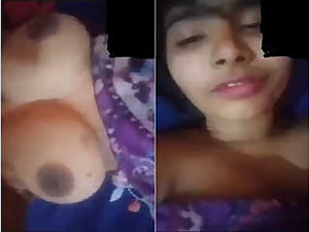 Sexy Desi Girl Shows Her Boobs