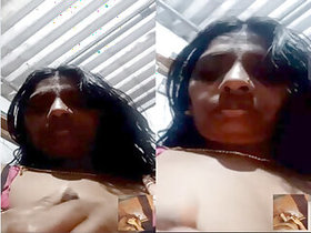 Desi Bhabhi Shows Tits On VK