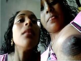 Sexy Desi Indian Girl Shows Tits