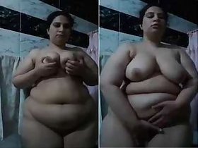 Bhabhi Shows Her Big Boobs And Pussy
